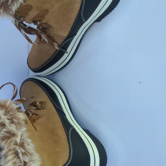 Amazon Essentials Cozy Fuzzy Boots 9 - Picture 5 of 7